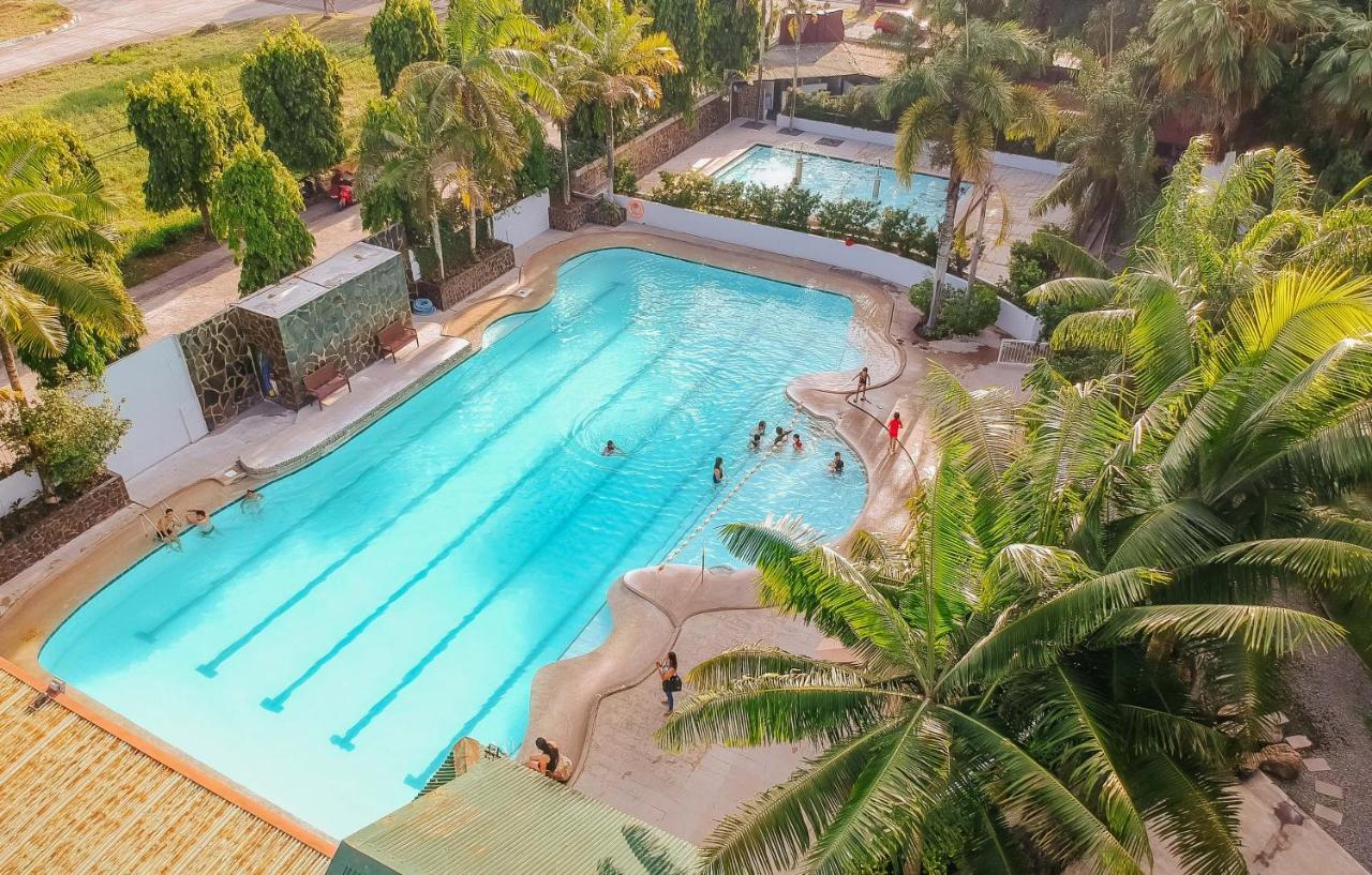 Nature'S Village Resort Баколод Экстерьер фото