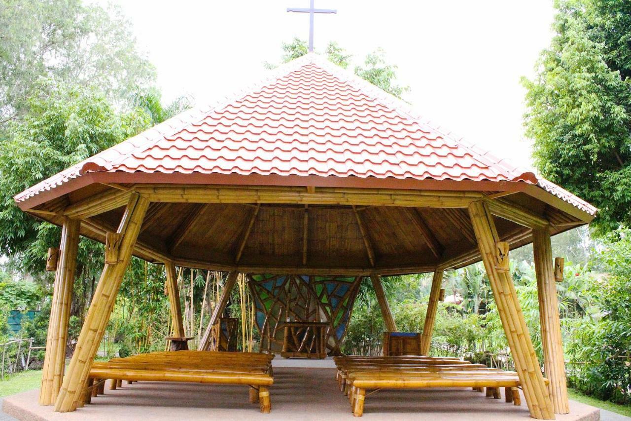 Nature'S Village Resort Баколод Экстерьер фото